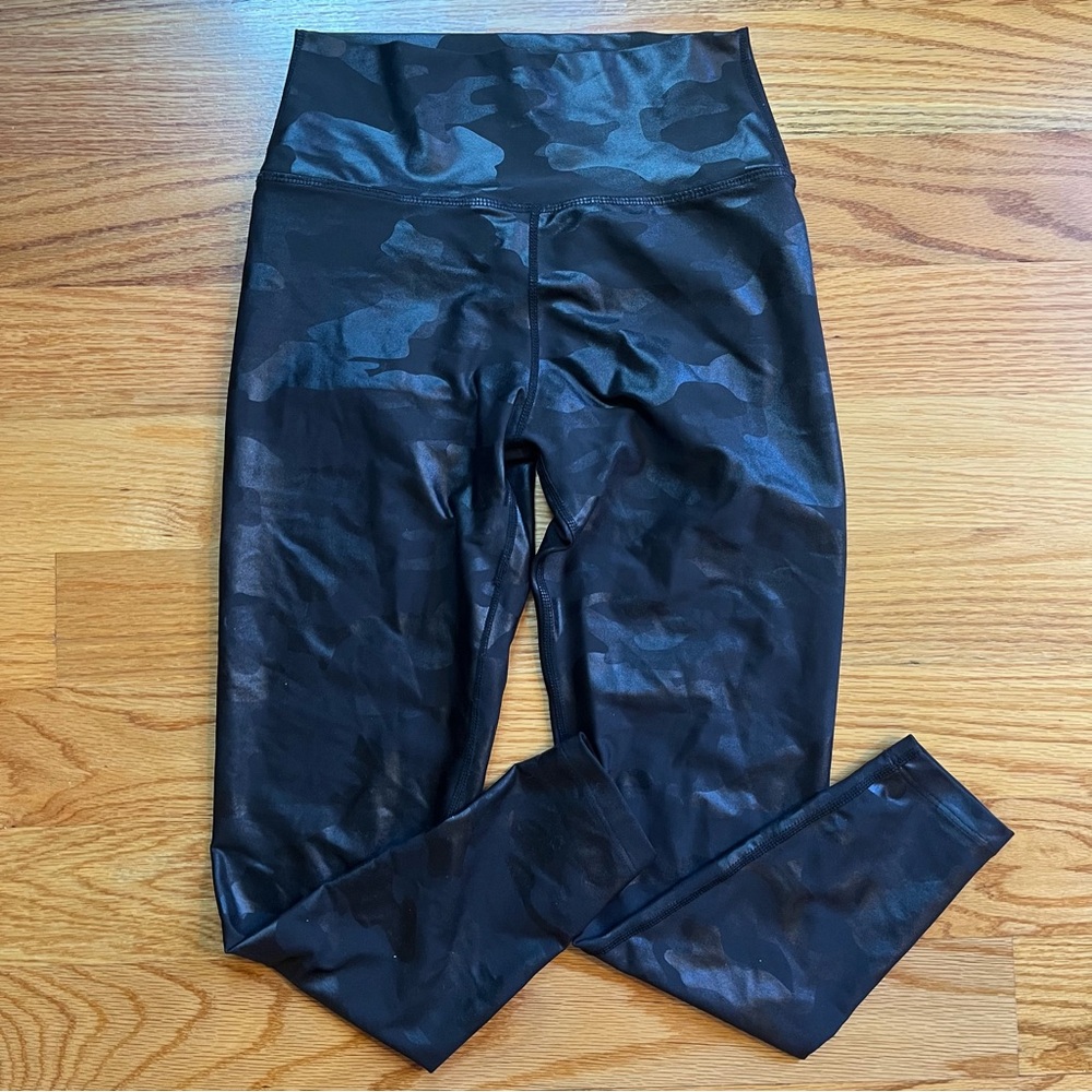 SAGE collective metallic black and gray camo print legging size small